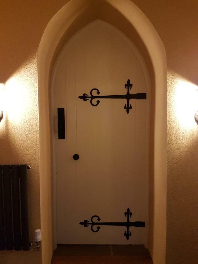 Renovated Church Close To The Beach Llanelli Camera foto